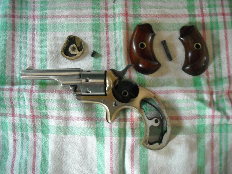 colt - Remise en état d'un Colt Open Top Calibre 22 de 1875 LAsmMHfEjQp_Colt-Open-Top-reparation-3-800x600