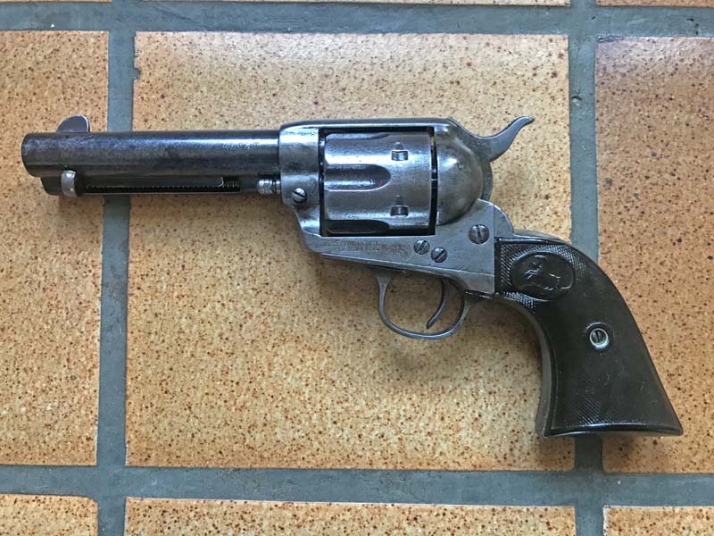 Colt PEACEMAKER de 1897 calibre 45 Colt LIkirn0fTsh_Colt-PEACEMAKER-de-1897-Pr%C3%A9sentation-1-800x600